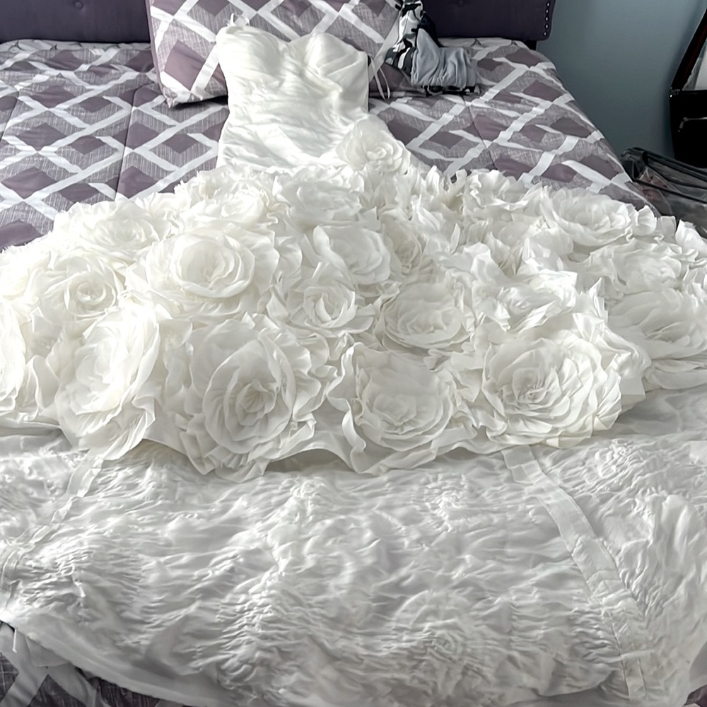 Beautiful Jasmine collection wedding dress . Size 4
